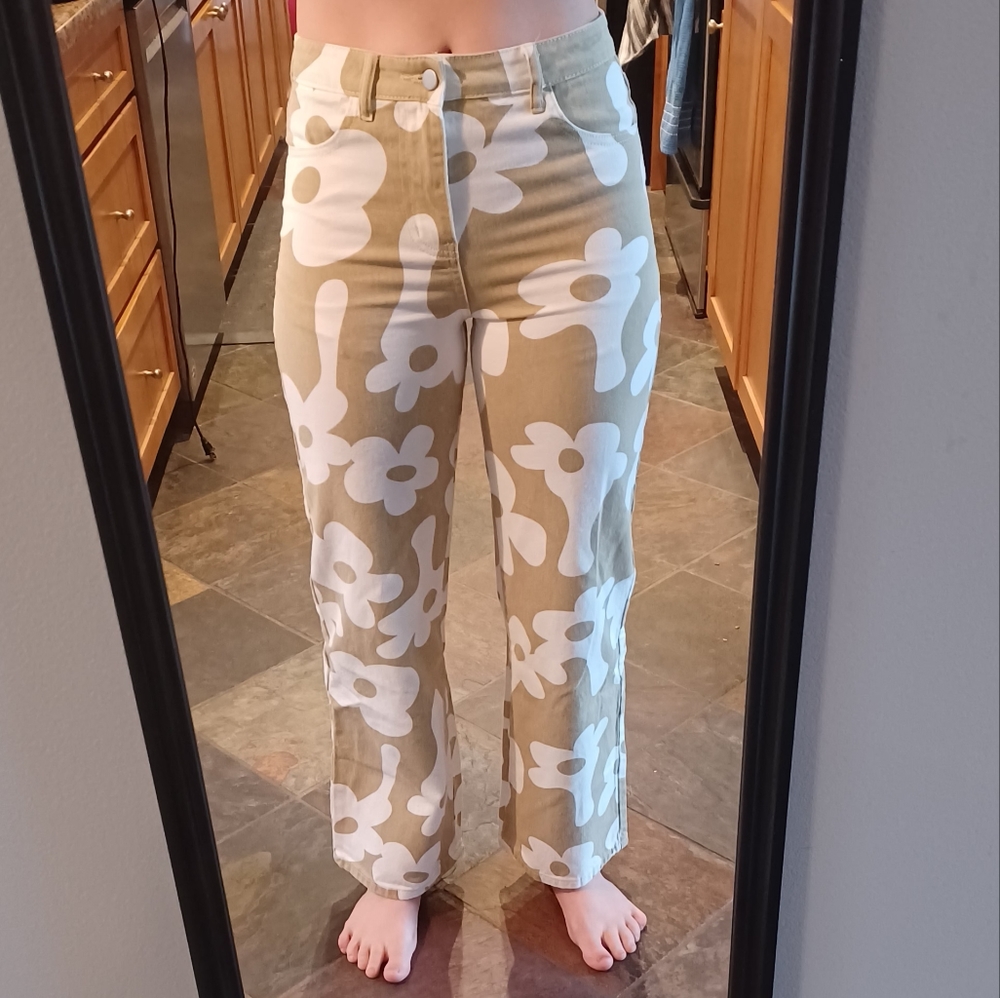 BAILEY ROSE Boyfriend Tan and White Floral Print Denim Jeans. Size medium